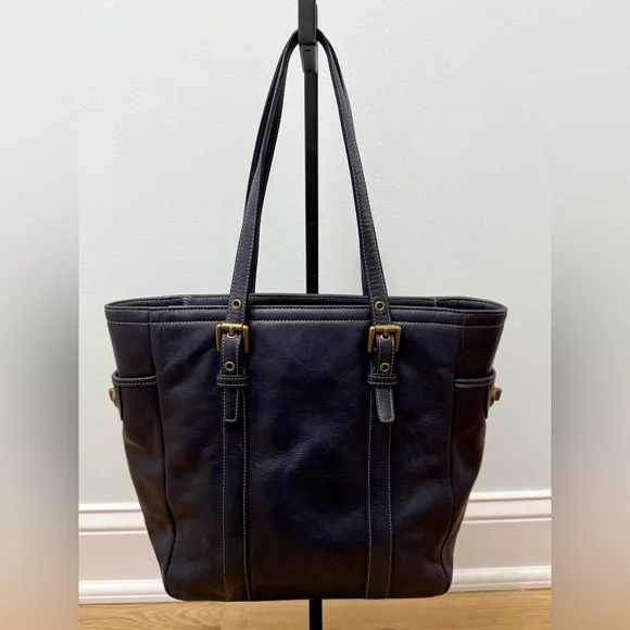 Coach Vintage Hamptons Shoulder/Tote Leather Bag in Navy w/ Embossed Logo - Picture 2 of 12
